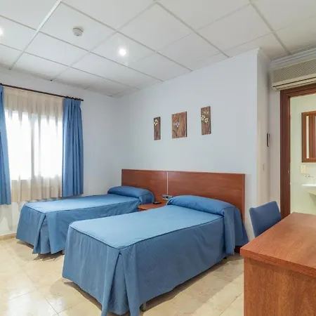 雷格酒店 2* 佩戈